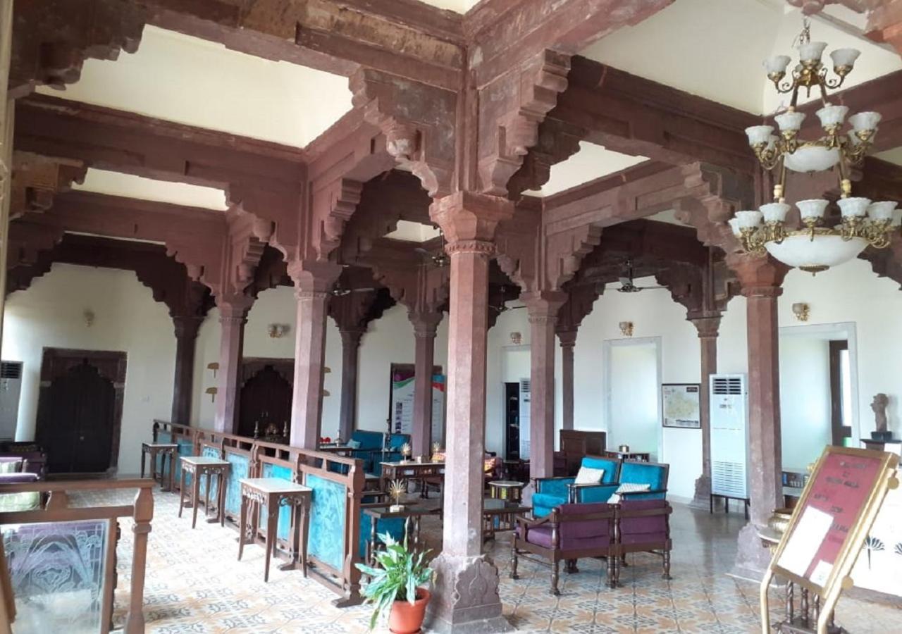 Mpt Sheesh Mahal, Orchha Hotel Kültér fotó