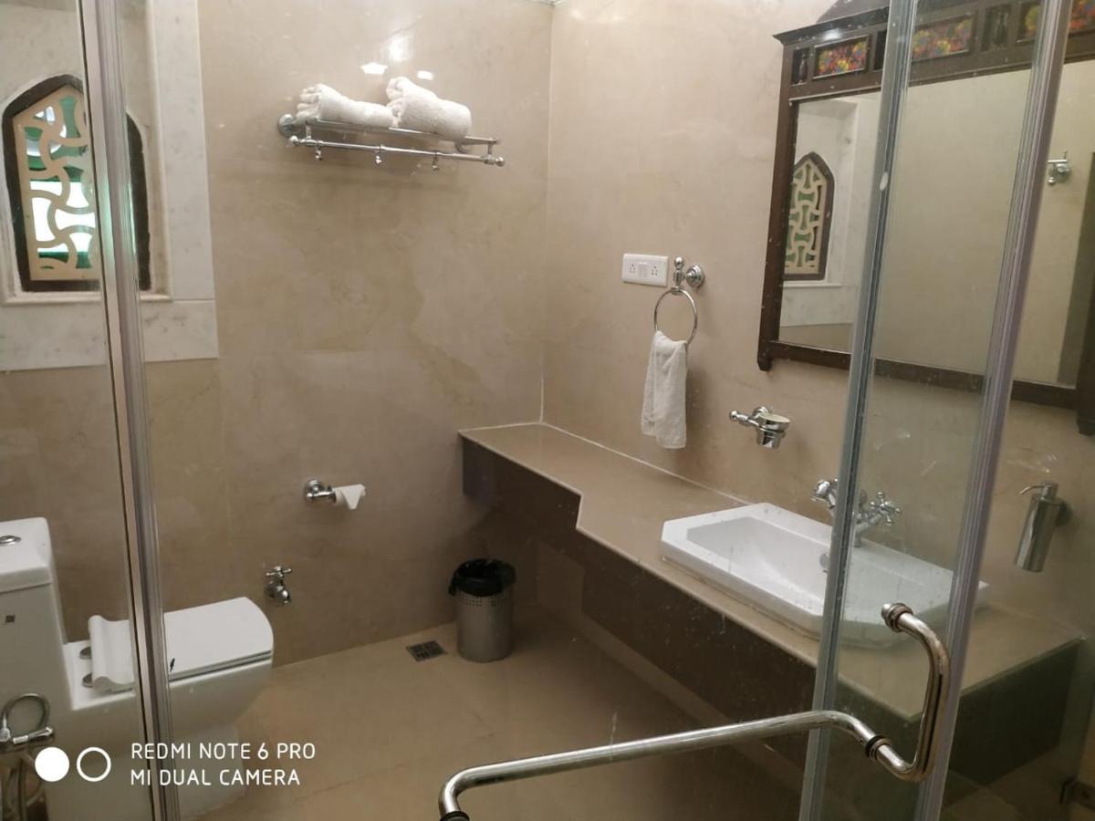 Mpt Sheesh Mahal, Orchha Hotel Kültér fotó