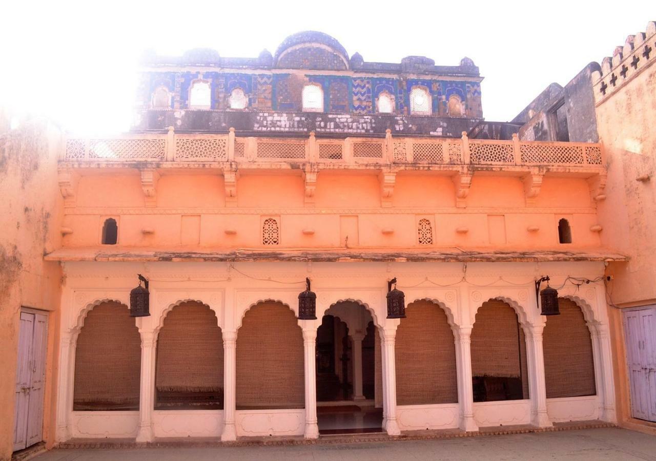 Mpt Sheesh Mahal, Orchha Hotel Kültér fotó